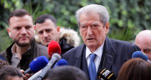 Akuzat për privatizimin e banesave janë të pabazuara, Berisha: Fëmijët e mi përfituan sipas ligjit