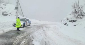 Dëborë në zonat malore të Shkodrës, autoritetet në gatishmëri
