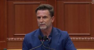Erion Braçe shpërthen për përmbytjet: “Argjinaturat pa zot, shteti nuk kujdeset!”
