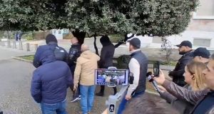 “Ka civilë që fotografojnë”/ Lapaj: Po u bëjnë foto qytetarëve për t’i arrestuar