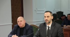 Ashpërsohet Kodi Penal, Lamallari prezanton ndryshimet, ja si dënohen shpifja e gazetarëve, ndërtimet pa leje dhe parkimi në rresht të dytë