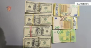 Kapet në Kapshticë me 38 mijë dollarë të fshehura në trup, procedohet 67-vjeçari, mijëra euro i gjenden dhe në shtëpi