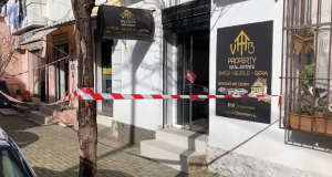 Durrës/ Arrestohet babai 56-vjeçar që plagosi me thikë vajzën dhe një kalimtar