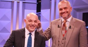 “I gënjeu shikuesit” – Rama hap luftë publike me gazeterin Blendi Fevziun