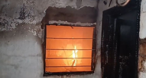 Zjarr në zemër të Lushnjës, disa banesa përfshihen nga flakët
