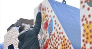 5 mijë emblema të UÇK-së mbulojnë NEWBORN-in/Mesazh simbolik kundër Gjykatës së Hagës