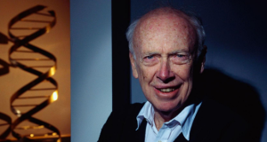 FOTOT NGA DOSJET EPSTEIN/ Nobelisti James Watson në rezidencën e financierit në Nju Jork