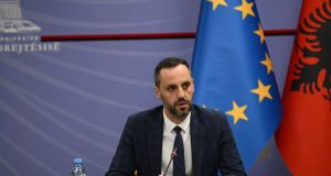 Ministri i Drejtësisë për vendimin e KLGJ: Hap pozitiv për uljen e stokut të dosjeve në gjykata