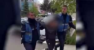 Baste online në lokale, Policia zbarkon në Korçë: Pranga dhe procedime