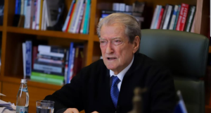 Berisha reagon pas dhunimit të avokatit Kujtim Cakrani: “Akt kriminal shtetëror i shëmtuar”