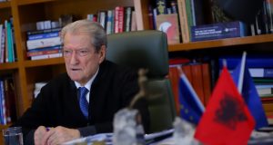 Kushtetuesja hodhi kërkesën e Ramës në kosh, Berisha: Tani populli opozitar duhet të reagojë