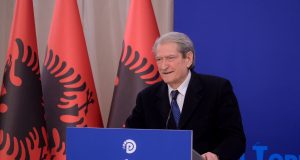Berisha nga Sukthi: Portin e Durrësit e kontrollojnë Troplinët, portin e peshkatarëve trafikanti Luca