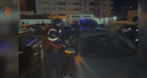 Goditje në Durrës/ Kallashnikov, pistoletë dhe drogë, 5 të arrestuar (EMRAT)