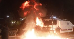 Mbyllet protesta e opozitës/ 25 të shoqëruar, gaz lotsjellës dhe ujë me presion ndaj protestuesve