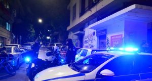 Sulm brutal në Greqi/ Arrestohet 25-vjeçari shqiptar dhunon berberin dhe i dëmton automjetin