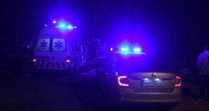 Plagosje me thikë në Kombinat/ 27-vjeçari në gjendje kritike, autor i paidentifikuar