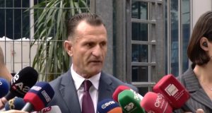 Dalin detajet/ Sherr për radhën e karburantit në Vlorë: Avokati Kujtim Cakrrani dhunohet në mes të ditës