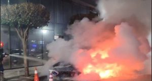 Digjet gjatë natës një Range Rover, dyshohet zjarrvënie e qëllimshme