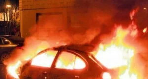 Natë e tensionuar në Ksamil/ Dy automjete shkrumbohen, ja për çfarë dyshohet