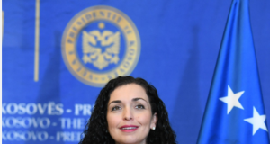 “18 vjet shtet, 18 vjet krenari” – Vjosa Osmani: Kosova hyn në moshën e pjekurisë