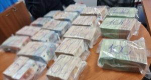 Skandal në polici/ Efektivi i Komisariatit Nr. 5 kapet me 1 milion euro në kufi