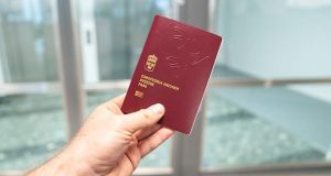 “Porta suedeze ngushtohet: Rregulla të reja për shtetësinë”