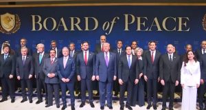 Nis mbledhja inauguruese e “Bordit të Paqes”! Trump foto familjare me liderët. Ja kur pritet të flasë Rama