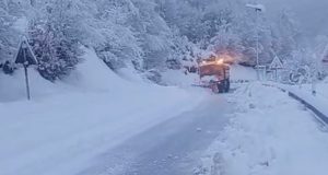ARRSH bën apel për kujdes/ Dëborë në veri dhe juglindje, Qafë Thora e bllokuar nga ortekët
