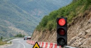 Thellohen çarjet në aksin Librazhd–Pogradec/ Kujdes, kufizohet qarkullimi