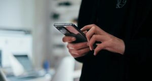 Polonia synon bllokimin e rrjeteve sociale për fëmijët nën 15 vjeç