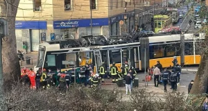 Aksident i rëndë në Milano, tramvaj del nga shinat, disa të plagosur