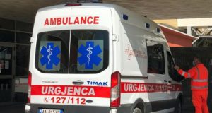 Një i plagosur me mjet prerës shfaqet në spital/ Policia dyshon, ja çfarë thotë i lënduari