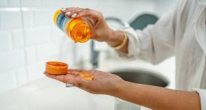 Mungesa e vitaminës D lidhet me lodhje, depresion dhe dhimbje kockash – 5 shenjat që nuk duhen neglizhuar