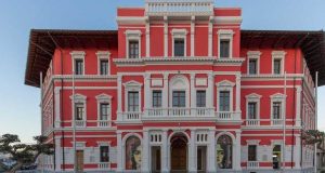 Prokuroria “blindon” Bashkinë e Vlorës, sekuestrohen dosjet e kontratave të plazheve