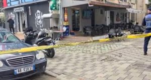 Identifikohet autori i dyshuar i vrasjes së Igli Pashollarit në Tiranë, sherri nisi në trotuar