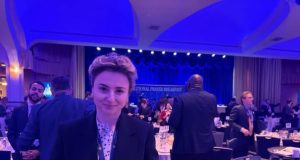Erisa Xhixho në Ceremoninë e Lutjeve të Mëngjesit: Mesazh për besim, unitet dhe bashkëpunim global