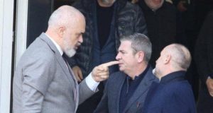 Jo vetëm Spiropalit, Rama i kthehet keq dhe Gjiknurit: Fik telefonin se ti e ke zakon që përgjon