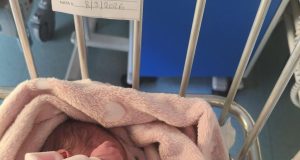INTERESANTE/ Bebja e parë femër pas 50 vitesh në fshatin italian Sorgà është shqiptare