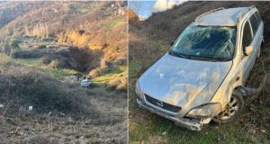 “Më zuri gjumi në timon, kam lindur për së dyti”/ Aksident në aksin Morinë–Kukës, makina bie në kanal