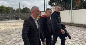 Rrahën një person për parkim/ Dënohen 3 të dyshuar të grupit Bajri