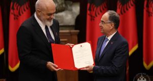 Lëvizje të forta në Qeveri/ Presidenti dekreton shkarkime dhe emërime të reja