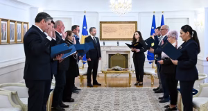 Kosovë/ Betohen nëntë anëtarët e rinj të KQZ-së