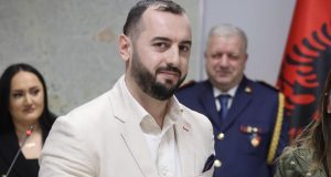 Dy vrasje në tre muaj! Si u dekorua drejtuesi i policisë i lidhur me grupin e Ines Hajrullës