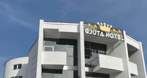 Vetëplagosja e 18-vjeçares në Sauk, policia arreston dy të afërm të të dashurit të saj