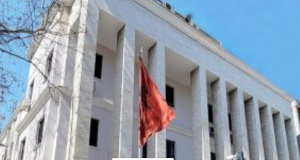 Vendim që mund të shpëtojë zyrtarët? Gjykata e Lartë rishikon “arrestin me burg”