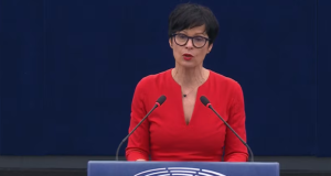 REL: Kë e mendon Marta Kos kur flet për kalin e Trojës?