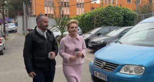 Kryemadhi në GJKKO, nuk kursen batutat: Sidoqoftë do shihemi një herë në muaj