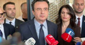 Ushtria serbe stërvitje pak metra larg kufirit me Kosovën, reagon Kurti: Provokime të hapura