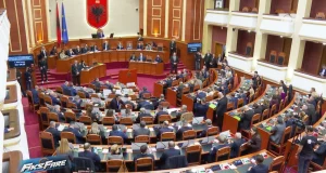 “Baballarët e kombit” me fatura të fryra: Qira, naftë e dieta që paguhen nga qytetarët