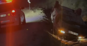Tregoni kujdes kur ecni/ Përmbyset makina te Shkalla e Tujanit, plagoset rëndë shoferi